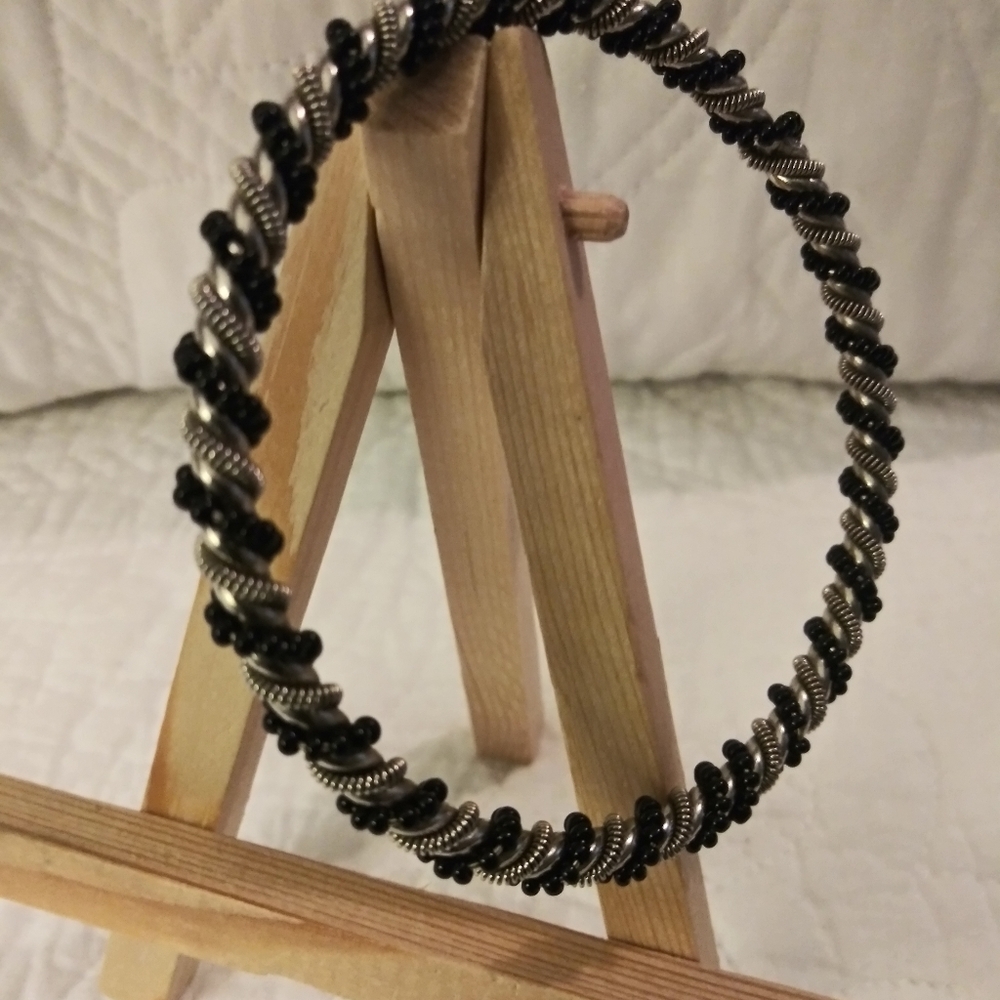 Lack Bead & Silver Wrapped Bangle - Picture 2 of 2